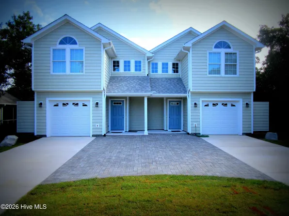 302 Holly St, Emerald Isle, NC 28594
