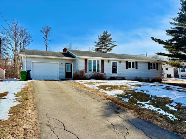 649 Queen St, Charlottetown, PE C1A 9C8