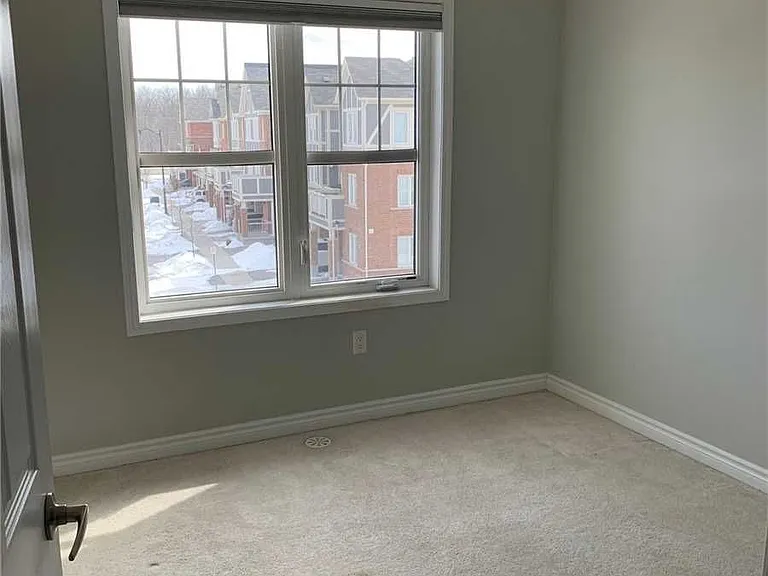 293 Eves Gate — Photo 12
