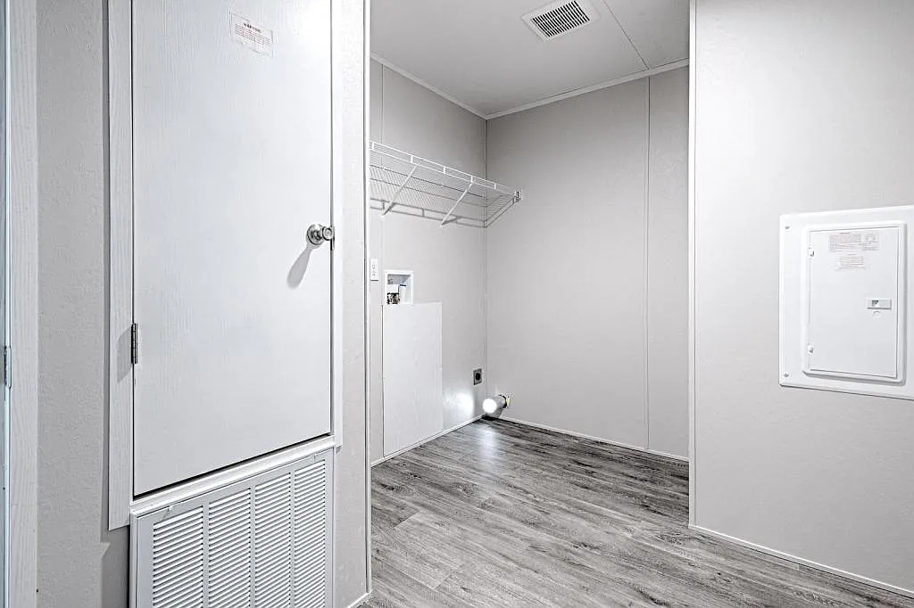 623 Kevin St — Photo 2