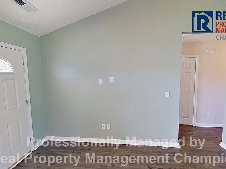 802 Plainfield Ct — Photo 12