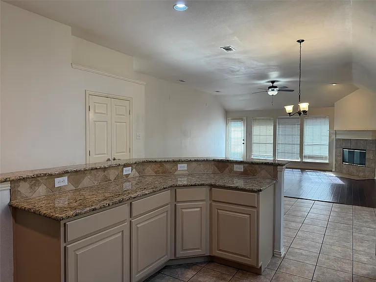 13401 Roadster Dr — Photo 5