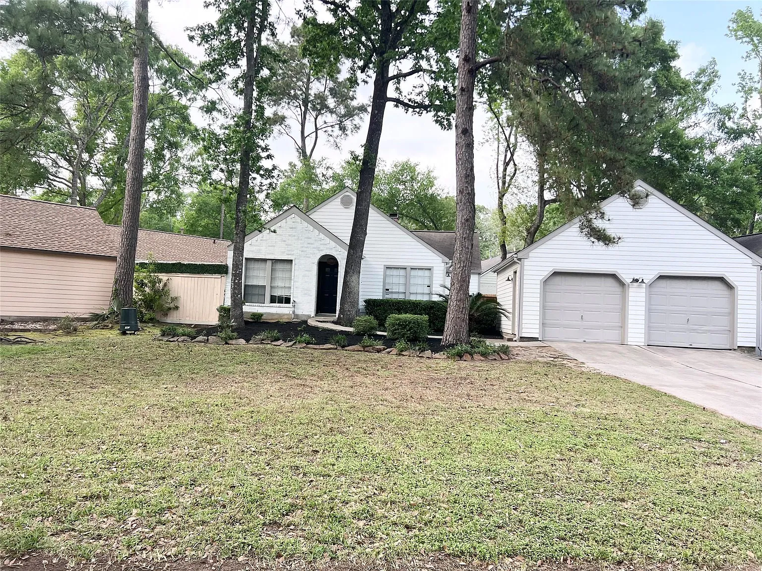 3 bed, 2.0 bath, 1410 sqft, $2,000 — Photo 2