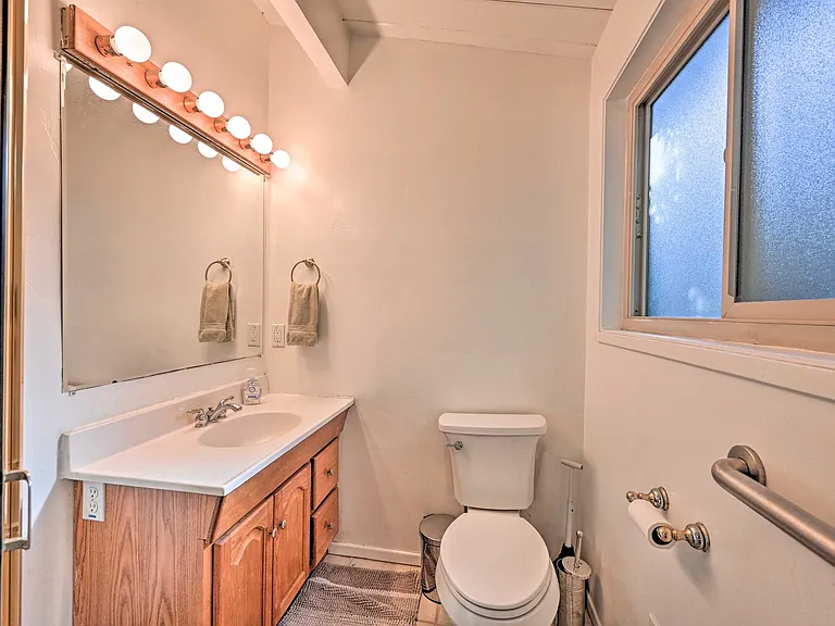2139 Torrey Pines Rd — Photo 15