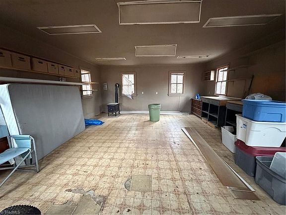 5th image of 2412 Park Springs Rd