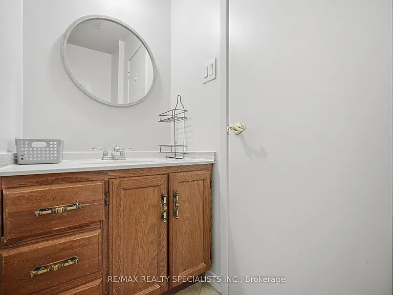 701 Burnhamthorpe Rd #106 — Photo 24
