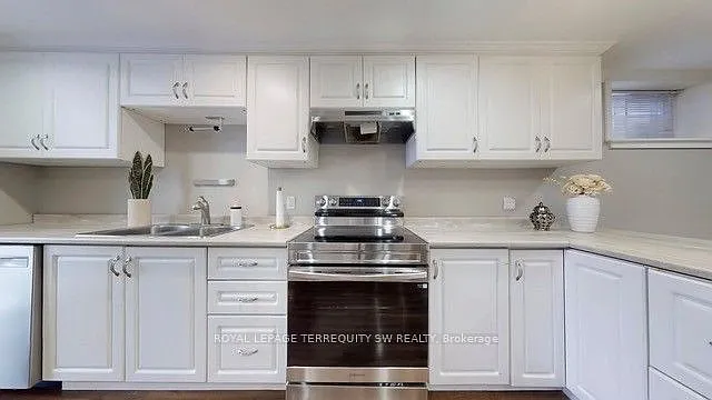 219 Beechgrove Dr #LOWER LVL — Photo 11