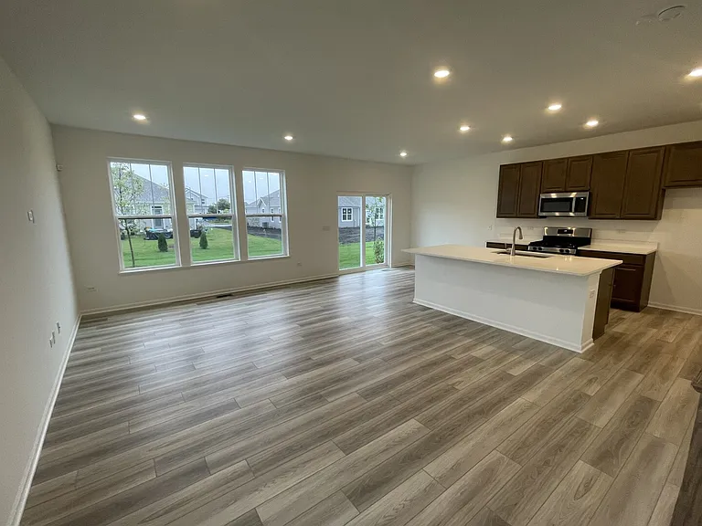 25550 W Maurice Ln — Photo 3