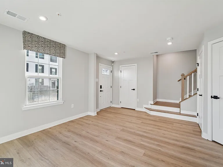 122 Arcadia Way — Photo 3