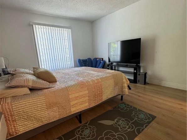 5201 Geneva Way APT 209