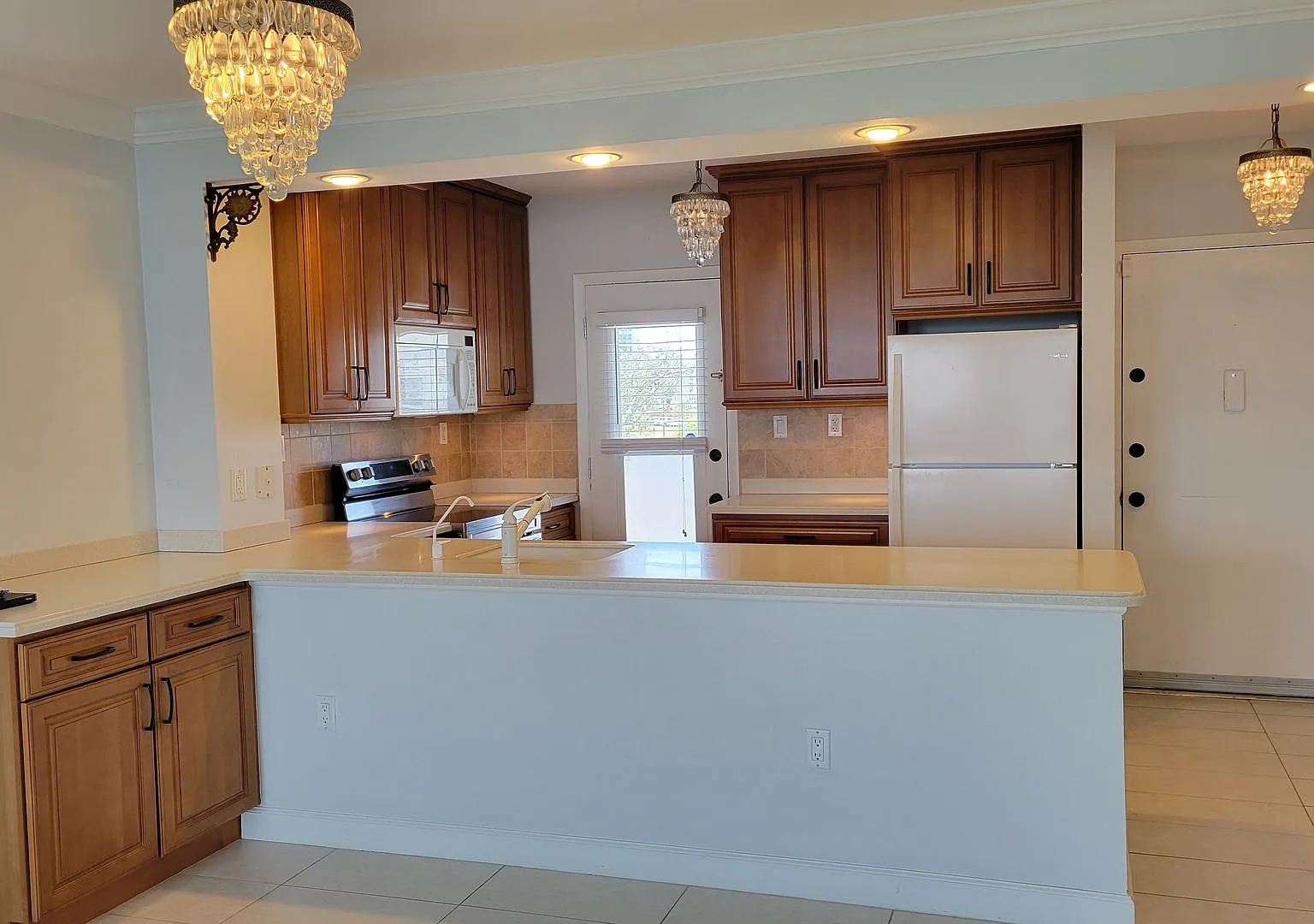 Annual UNfurnished top floor Bay front 2/2 condo with full views of Sarasota Bay — Photo 4