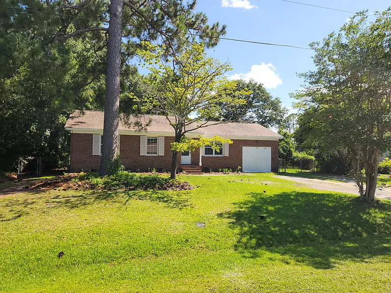 4634 Manchester Dr — Photo 3