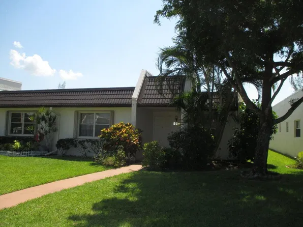 194 Lake Susan Ln, West Palm Beach, FL 33411