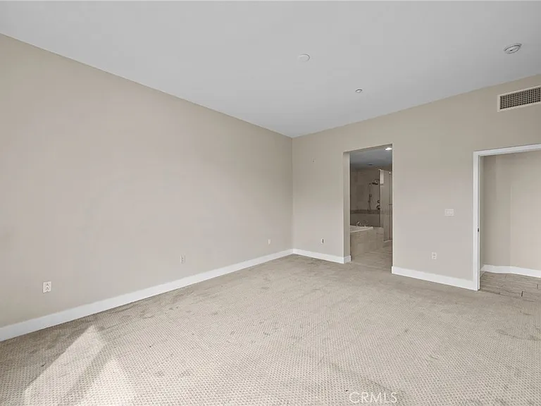 402 Rockefeller #305 — Photo 18