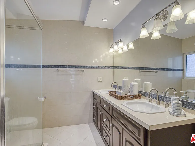 3970 Ellenita Ave — Photo 20