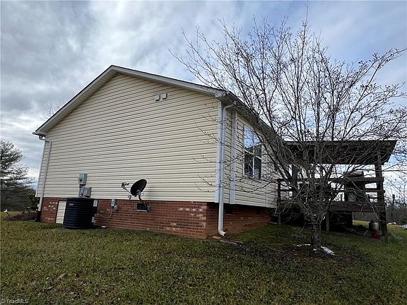 5th image of 154 Westbridge Pl