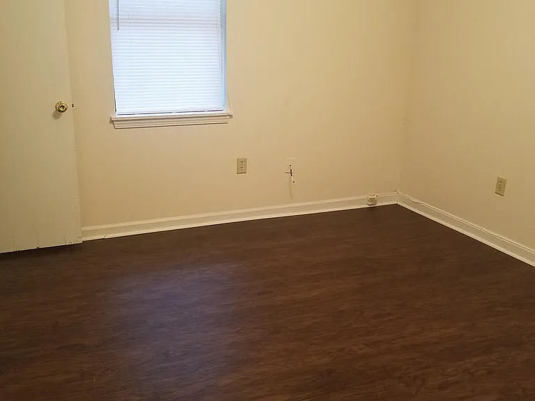 127 Norwood Ct — Photo 6