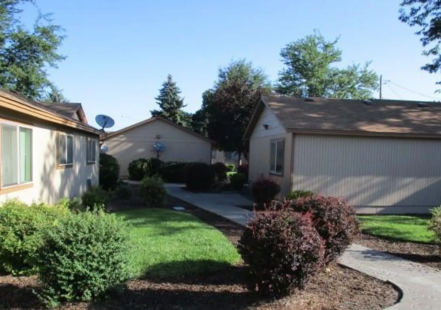 Darling Updated Apartment in the Heart of Prineville — Photo 2