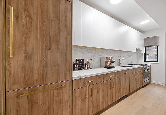4th image of 340 E 52nd St APT 5B