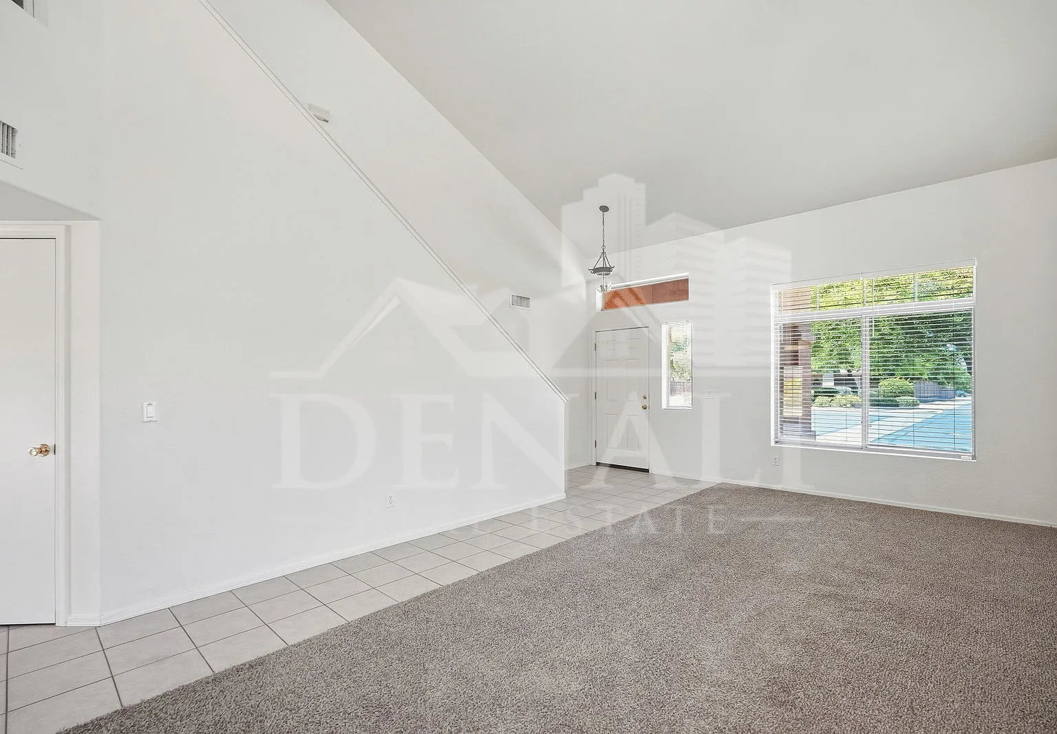 3 bed, 2.5 bath, 1978 sqft, $2,050 — Photo 3