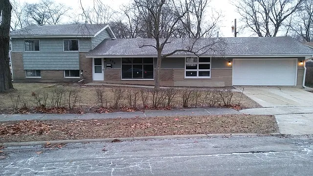 230 Gentry St photo 1