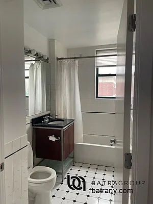 Rented by Batra Group Inc | media 7
