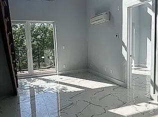 25-63 36th St #4R, Astoria, NY 11103