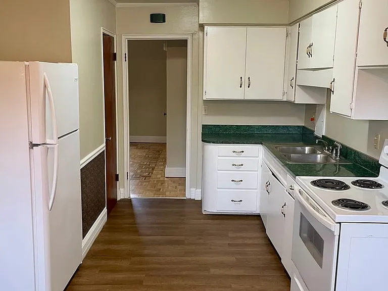 610 Stewart Ln — Photo 3