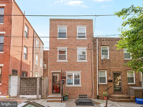 1006 Montrose St Photo 1
