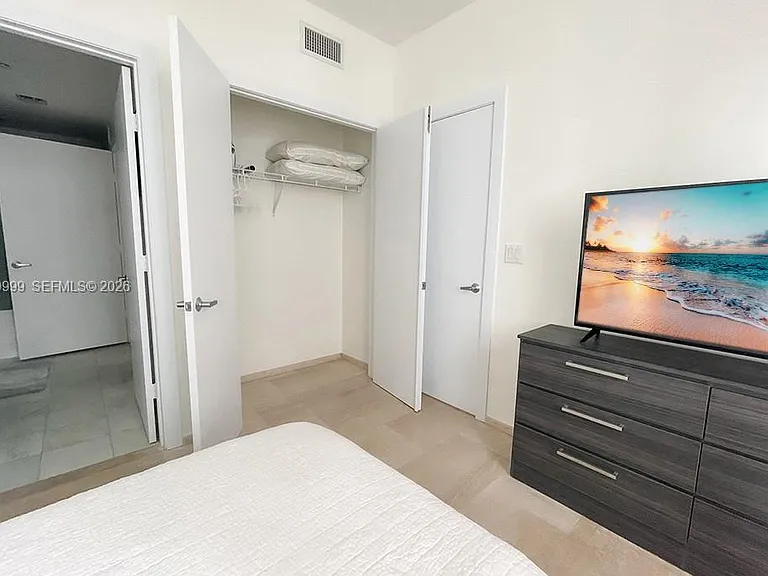 1050 Brickell Ave #2208 — Photo 8
