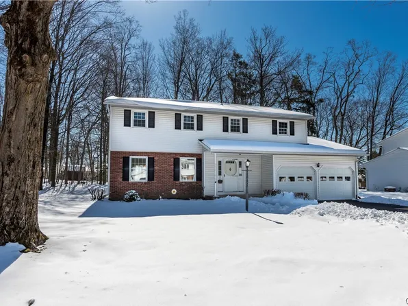 19 Chateau Dr, Whitesboro, NY 13492