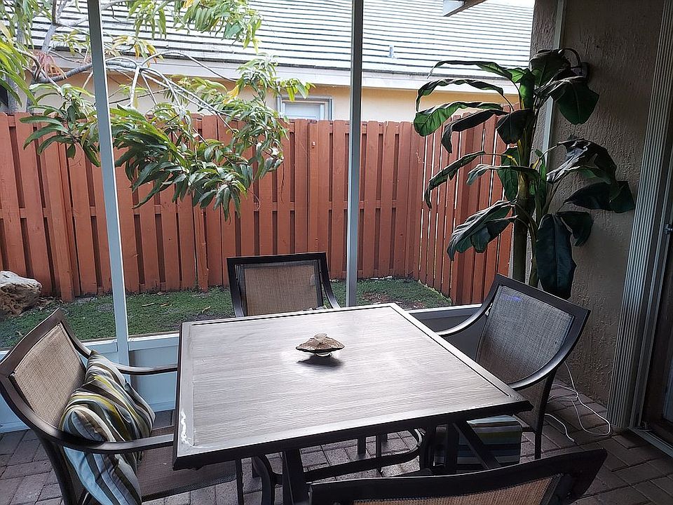 Screened in Patio