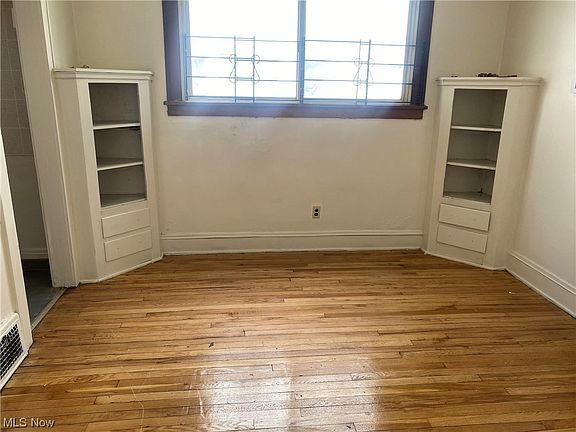 4th image of 3656 E 153rd St