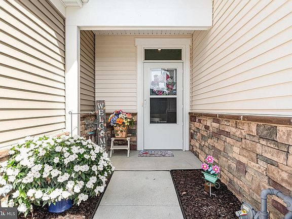 4th image of 2268 Caroline Ln