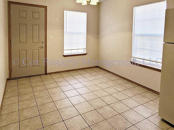 Entry/dining