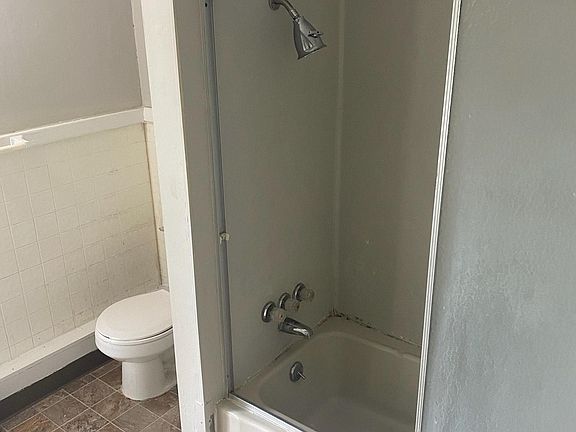3rd image of 743 Tauromee Ave #2