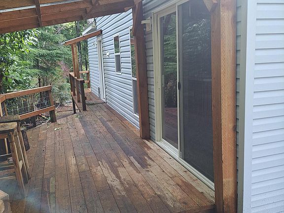 2nd image of 452 SE Quay Ave