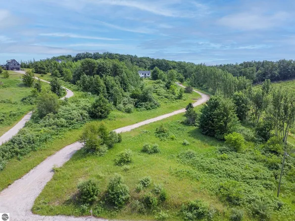 9742 E Peterson Rd, Northport, MI 49670
