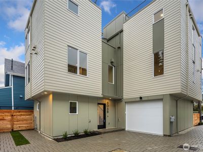 806 34th Avenue #B, Seattle, WA, 98122