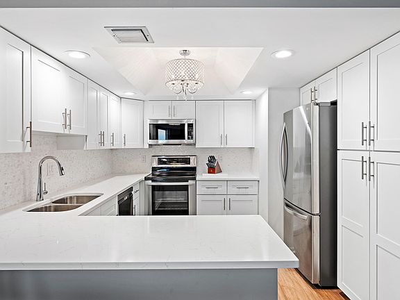 4th image of 2800 N Ocean Drive #B-7c