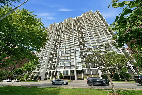 3200 N Lake Shore Dr #2102 Photo 1
