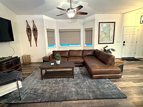 2nd image of 2847 Santa Claus Dr