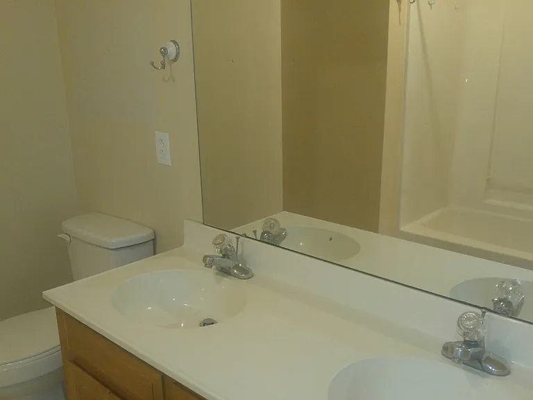 4924 Pond Ct — Photo 8