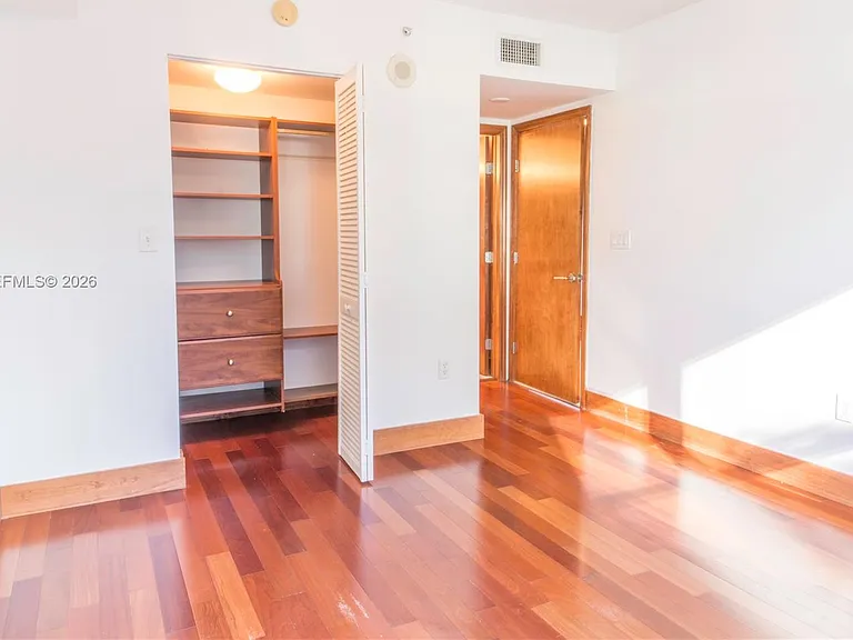 31 SE 5th St #1208 — Photo 8
