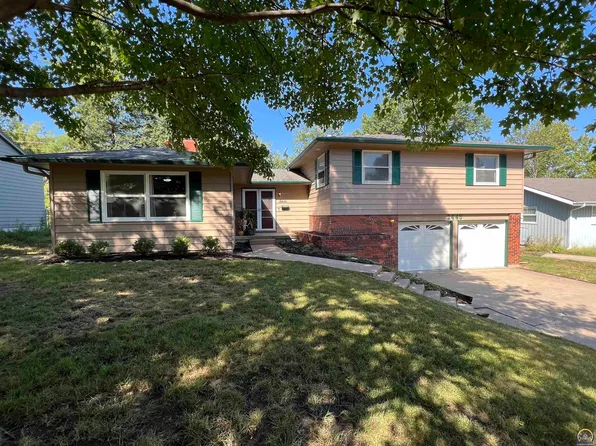 2445 Jasu Dr, Lawrence, KS 66046