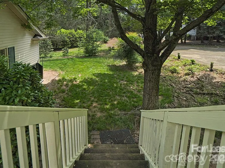 112 McConnell Dr — Photo 9