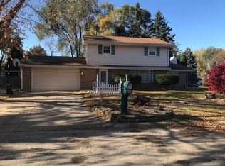 2754 Springdale Dr, Rockford, IL 61114
