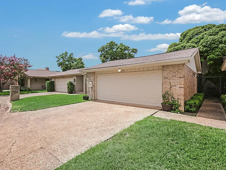 11125 Pinehurst Dr #C — Photo 1