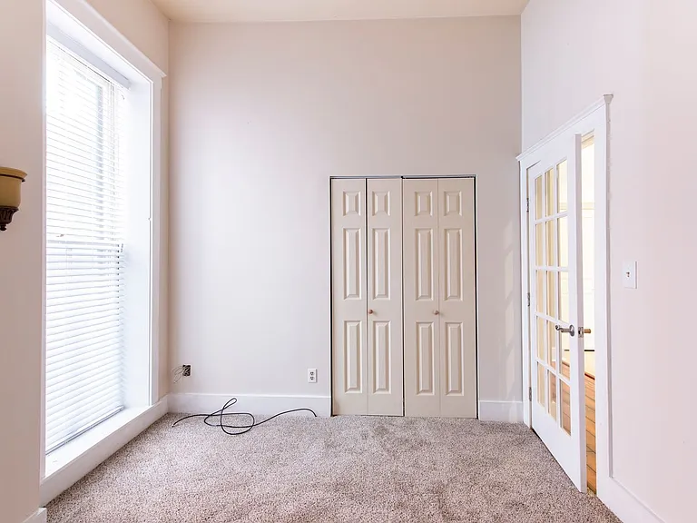 116 E Oak St — Photo 5