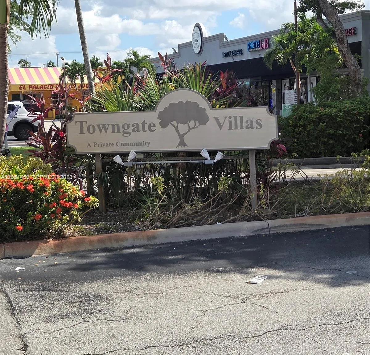 Creekside Villas Sec Two — Photo 1
